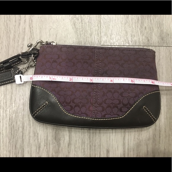 💜EUC Coach Purple Wristlet💜 - Picture 4 of 6